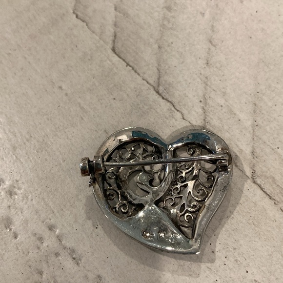 Sterling silver heart pin - Picture 3 of 7